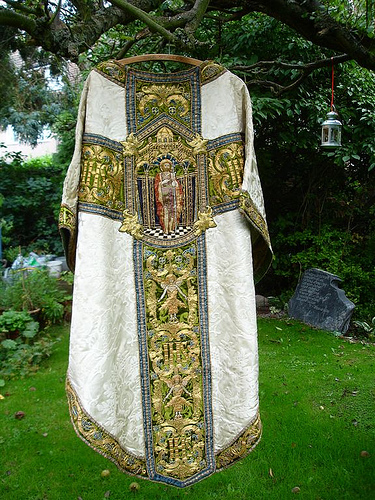 St John's Epping - White Bodley Chasuble 002